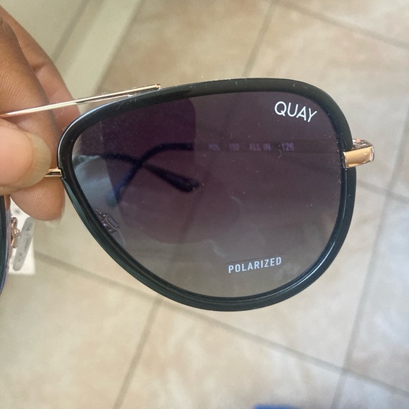 Quay Sunglasses - Picture 3 of 6